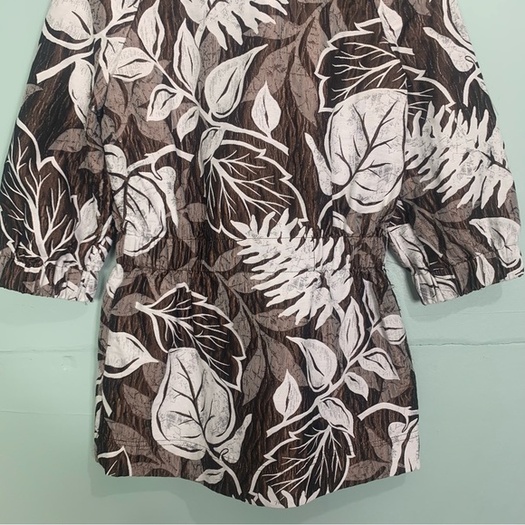 St John Leaf Print Short Sleeve Light Weight Jacket - Picture 14 of 16